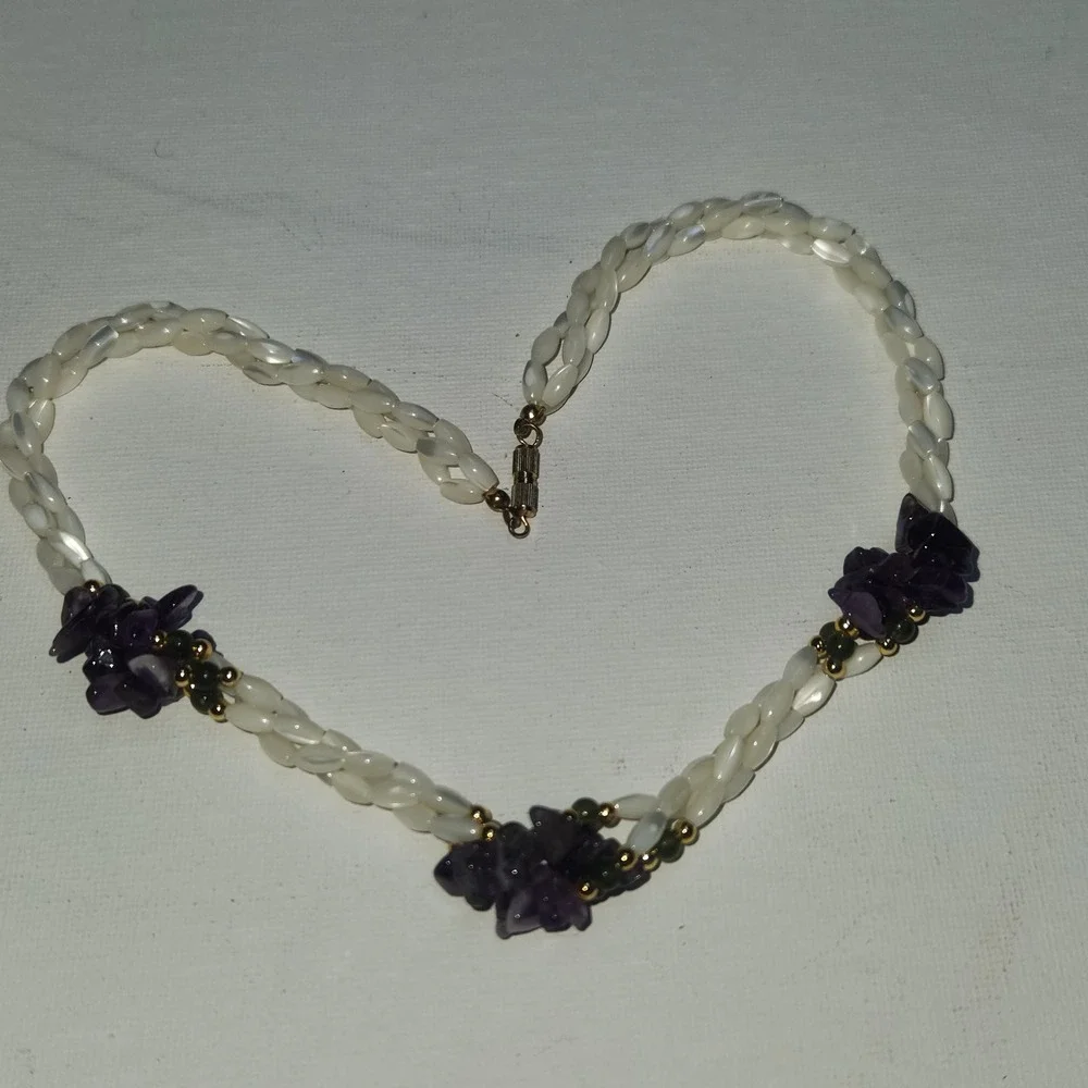 Vintage Mother of Pearl Amethyst Jade Chip Multi Strand Necklace Gold Tone Clasp - Picture 6 of 15